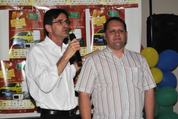 ACIA realiza lançamento da campanha de Natal 2011 O prefeito de Amambai, Dirceu Lanzarini (E), falou da importância da iniciativa.