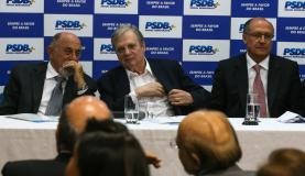 PSDB decide continuar na base de apoio do governo, mas fará avaliações diárias Simão Jatene, Tasso Jereissati e Geraldo Alckmin participam da reunião da Executiva Nacional do PSDBFoto: Divulgação