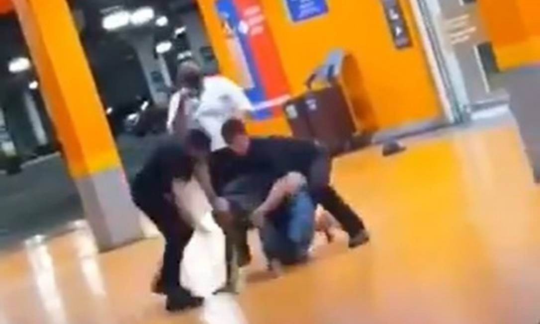 Homem negro é espancado e morto em supermercado de Porto Alegre Foto: divulgação