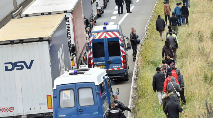 Quatorze migrantes são encontrados em um caminhão frigorífico em Calais Quatorze migrantes são encontrados em um caminhão frigorífico em Calais