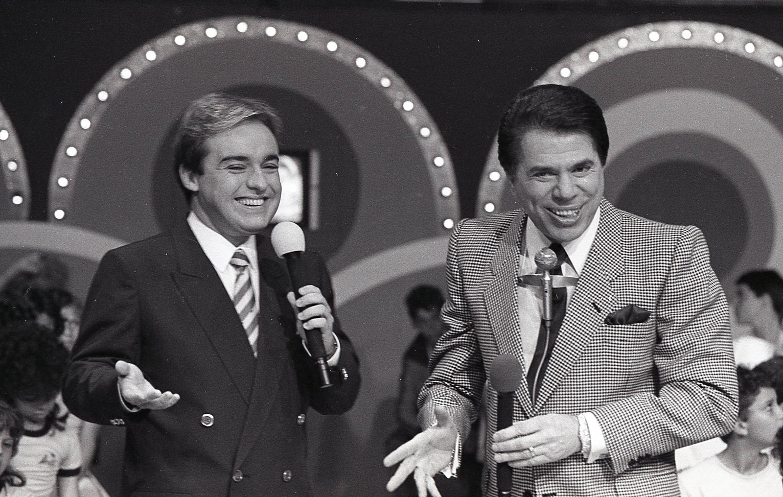 Gugu Liberato, um dos maiores nomes da TV brasileira, morre aos 60 anos Gugu Liberato e Silvio Santos no programa 'Roletrando' — Foto: Moacyr dos Santos/Acervo do SBT
