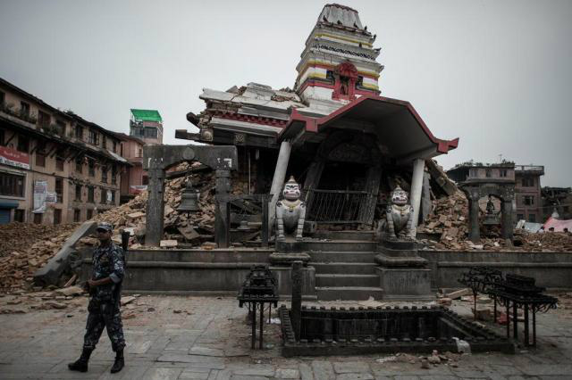 Número de mortos em terremoto no Nepal passa de 8 mil