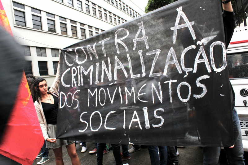 Criminalização dos movimentos sociais novamente em debate Criminalização dos movimentos sociais novamente em debate