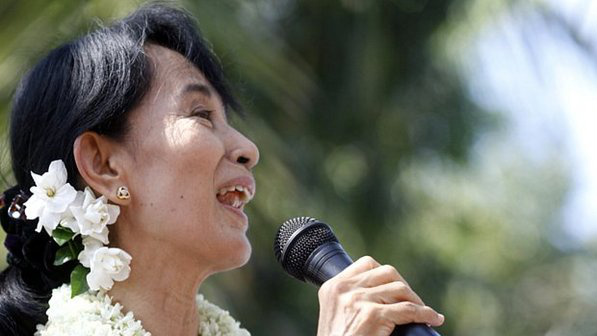 Prêmio Nobel da Paz San Suu Kyi vence eleição para parlamento de Mianmar