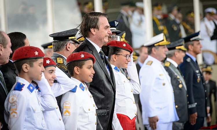 Como funcionam as escolas militarizadas que o governo vai financiar Se eu coloco policiais militares dentro de escolas públicas, como eu vou tratar da questão da violência?, questiona Marina Araújo Braz. (Foto: Ministério da Defesa)