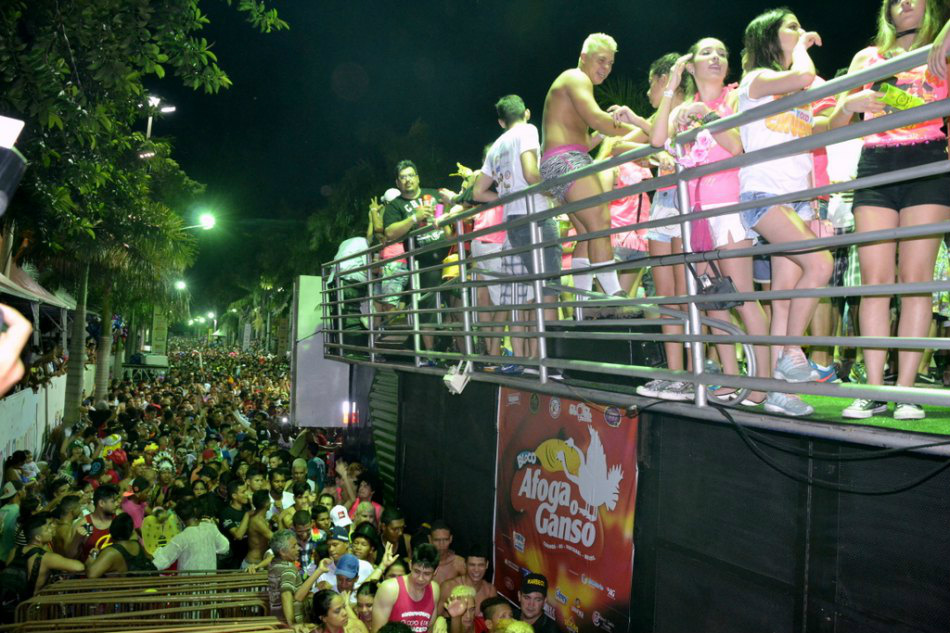 Com o apoio do Governo, Corumbá entra no clima do melhor carnaval de MS Bloco do Chupeta atraiu 20 mil pessoas acompanhando o trio elétrico do Afoga o Ganso, que terá show com Chiclete com Banana neste sábadoFoto: Divulgação