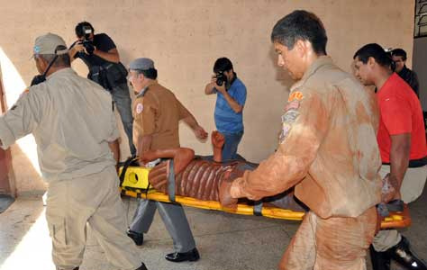 Operários soterrados em obra de universidade em Campo Grande são resgatados