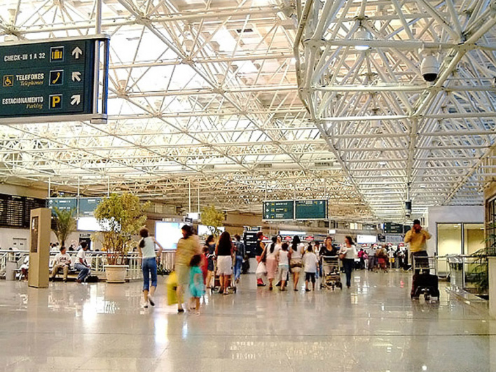 Passagens aéreas ficaram 48% mais baratas entre 2004 e 2014 Viagens realizadas dentro do Brasil ficaram 48% mais baratas entre 2004 e 2014.