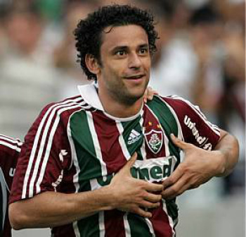 Flu bate Palmeiras e mantém caça aos líderes