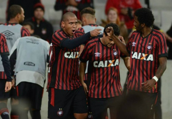 Walter foi decisivo para vitória do Atlético-PR no Brasileirão