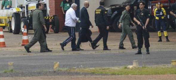 Pizzolato chega a Brasília para cumprir pena O ex-diretor do Banco do Brasil Henrique Pizzolato desembarca em Brasília, onde cumprirá pena / Foto:José Cruz