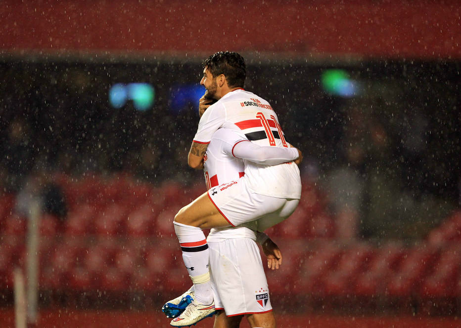 São Paulo engrena após entrada de titulares e vence Fla em estreia Com gols de Pato e Luís Fabiano, o Tricolor derrotou o Flamengo no Morumbi (Werther Santana/Estadão)