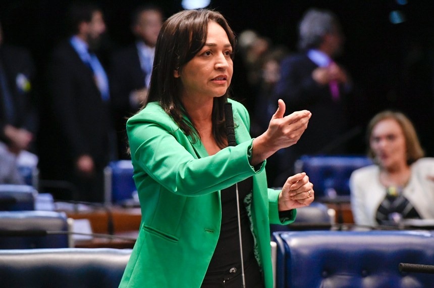 PEC que permite a militares atuar como professores é discutida em Plenário Ao defender a proposta, senadora Eliziane Gama argumentou que militares têm salários baixos e são