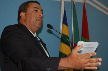 Carlinhos chama atenção da classe politica sobre demarcação de terras Presidente da Câmara, vereador Carlinhos (PPS)