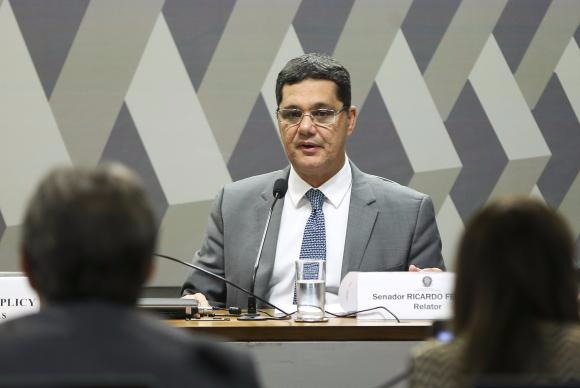 O senador Ricardo Ferraço faz a leitura do relatório sobre a proposta de reforma trabalhista na Comissão de Assuntos Sociais do SenadoFoto: Divulgação 