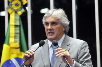 No plenário, Delcídio lamenta morte de Lúdio Coelho No plenário, Delcídio lamenta morte de Lúdio Coelho