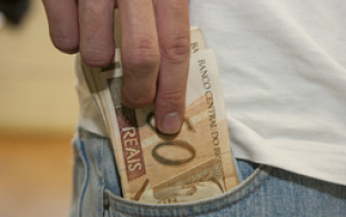 Alta dos preços administrados este ano sobe de 13,05% para 13,20% Alta dos preços administrados este ano sobe de 13,05% para 13,20%