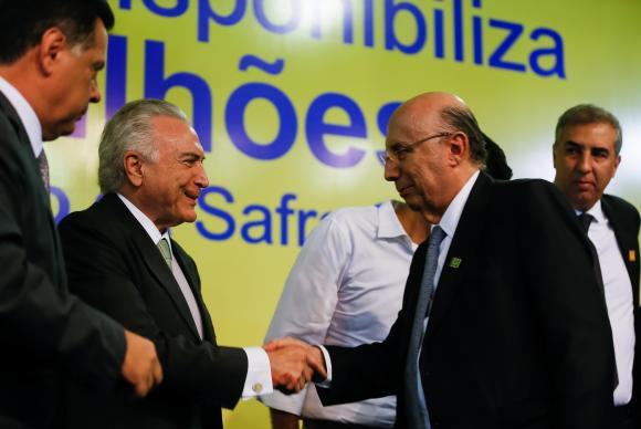 O presidente Michel Temer e o ministro da Fazenda, Henrique Meirelles, durante cerimônia de anúncio do custeio antecipado da safra 2018/2019 / Foto:Beto Barata/PR