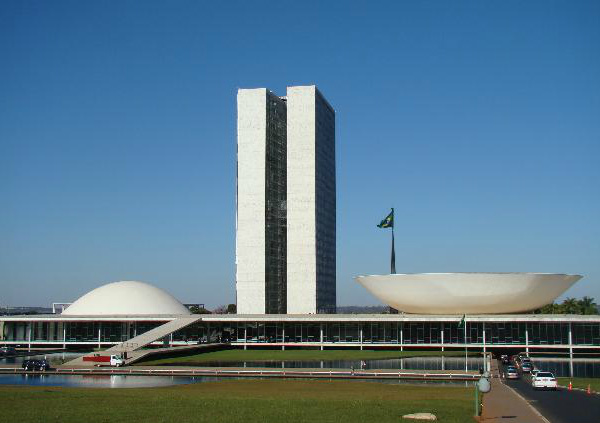 A escolha dos presidentes e vice-presidentes é feita por um critério que leva em conta a relação proporcional de todos os partidos que compõem a Casa