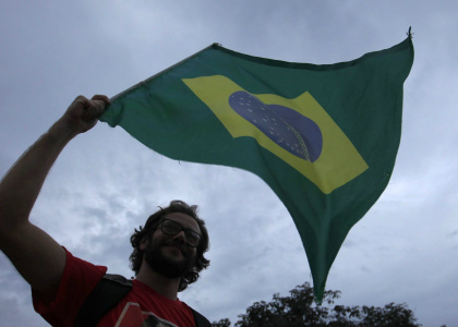 Brasil só deverá voltar a crescer em 2017