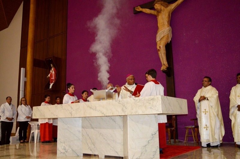Altar foi consagrado a Deus com um rito especial / Foto: Moreira Produções