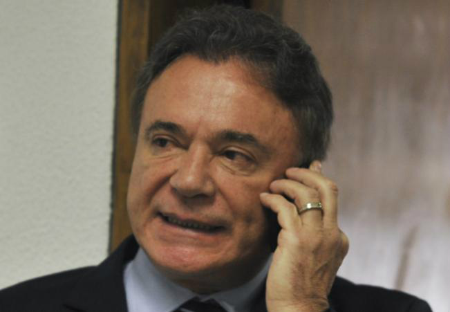 Oposição pressiona por saída de Orlando Silva Oposição pressiona por saída de Orlando Silva