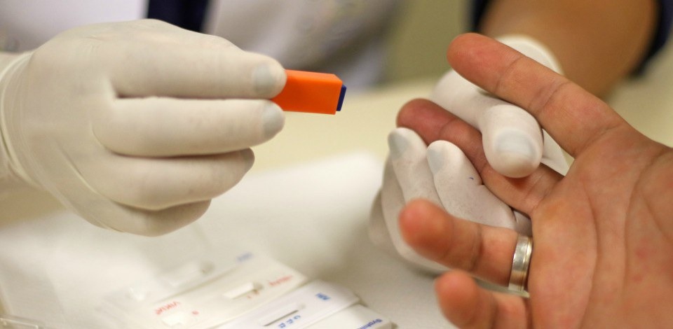 SUS distribuirá autotestes de HIV a partir de 2019 Com o autoteste, o cidadão pode coletar a própria amostra (fluido oral ou sangue) e conferir o resultado em até 20 minutos - Foto: Rodrigo Nunes/Ministério da Saúde