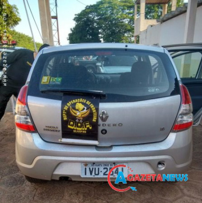 A droga estava escondida em mocós no veículo SanderoFoto: A Gazeta News