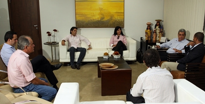Marcelinho Carioca tem encontro com André e vai à AL Ex-jogador esteve com o governador André Puccinelli ontem
