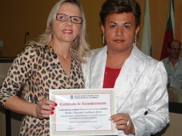 Vereador Ilzo requer homenagem aos profissionais da Enfermagem de Amambai Em 2014, enfermeira Marlice foi homenageada pelo vereador Ilzo Victor / Foto: Moreira Produções