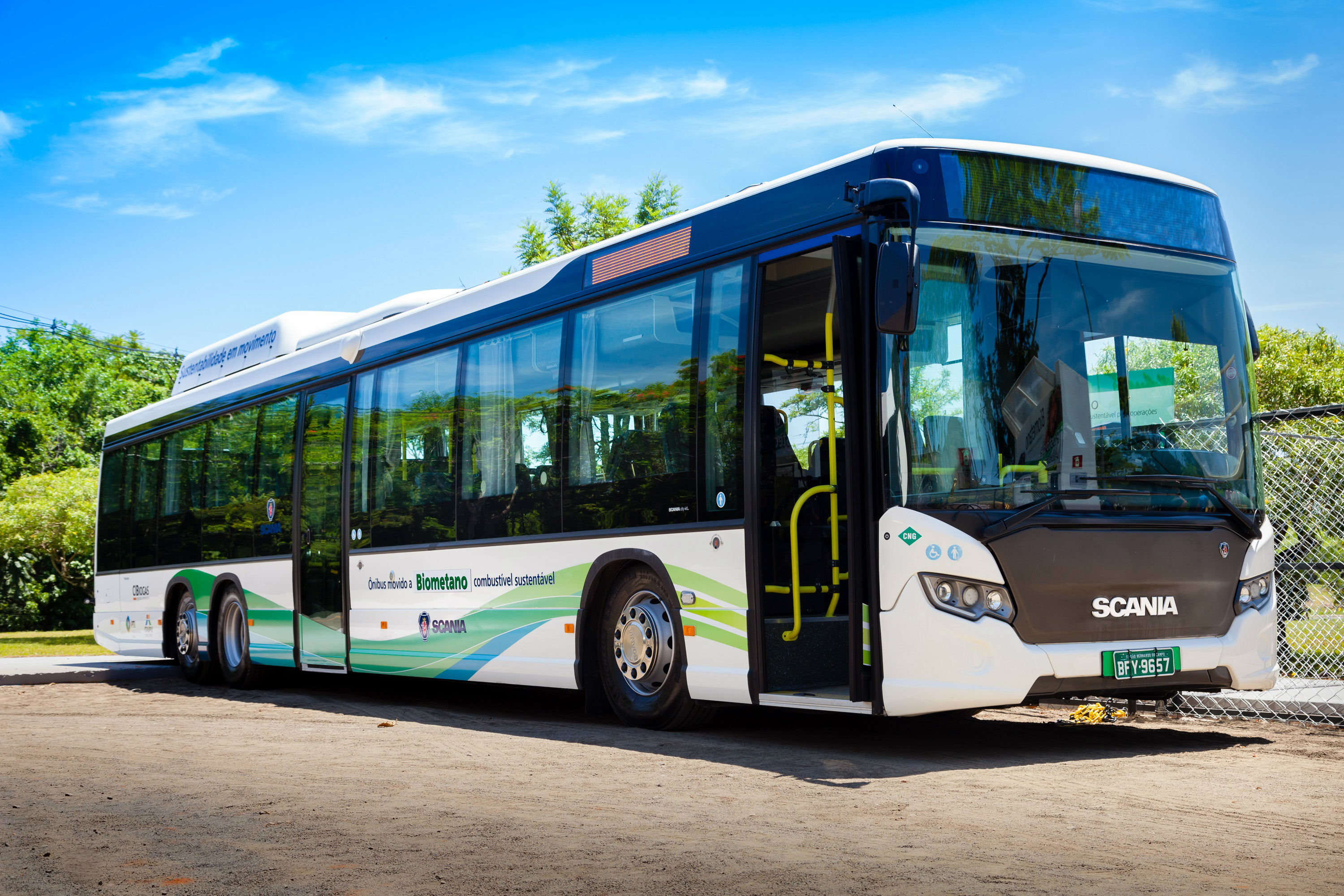 Primeiro ônibus do Brasil abastecido com biometano é apresentado