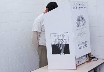 Segundo a Constituição, presos provisórios, sem sentençacondenatória, podem votar (Foto: TRE-SP/divulgação)