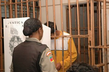 Em 2010, urna foi colocada em presídio de Porto Alegre, no RS(Foto: Rodrigo Puggina/divulgação)