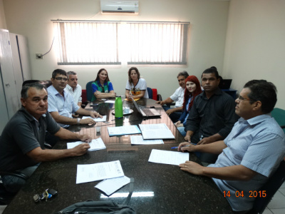 Prorrogação do prazo para investigar denúncia gera polêmica na Câmara de Amambai Membros da comissão e assessores do legislativo, durante reunião de trabalho / Foto: Assessoria