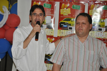 “Esta campanha de Natal será umas das maiores realizadas pela ACIA” Prefeito Dirceu Lanzarini e o presidente da ACIA, Lelo. Campanha de Natal da Acia irá sorteais vários prêmios em Amambai