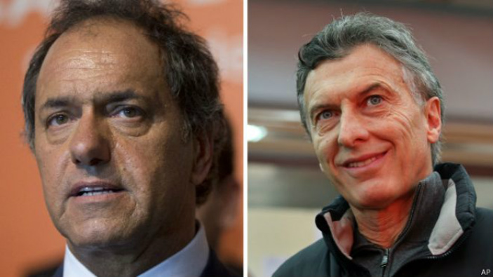 Daniel Scioli do Frente Para La Victoria à esquerda, e Mauricio Macri, empresário e político do Partido Republicano, à direita.  