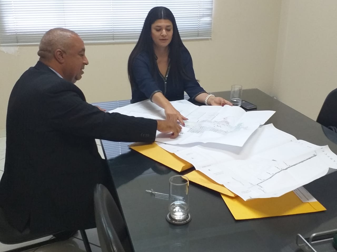 Vereador Carlinhos durante reunião com a deputada federal, Rose Modesto, em Campo Grande / Foto: Reprodução WhatsApp 