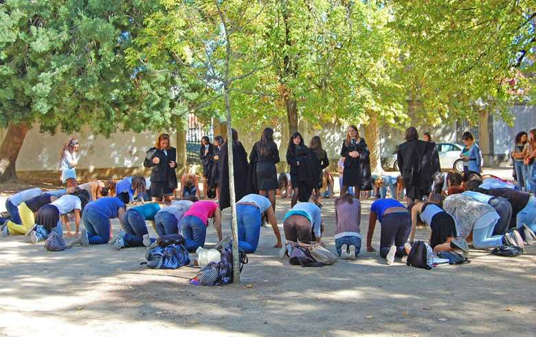 Com o argumento da integração, trotes universitários em Portugal demonstram preconceito e selvageria
