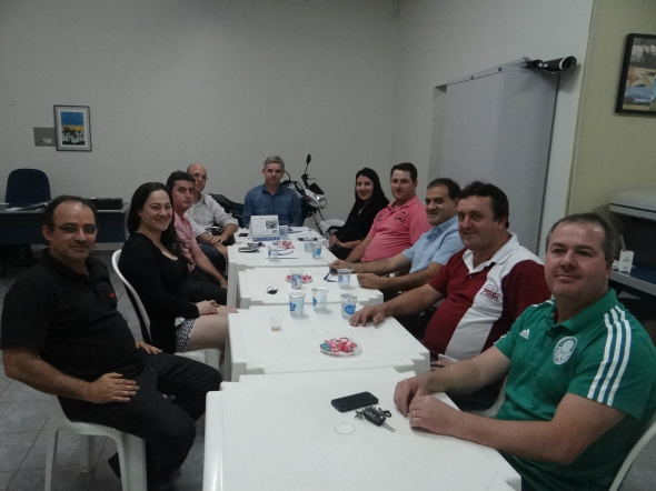 Membros da diretoria da Acia durante reunião realizada nessa segunda-feira (11) / Foto: Moreira Produções