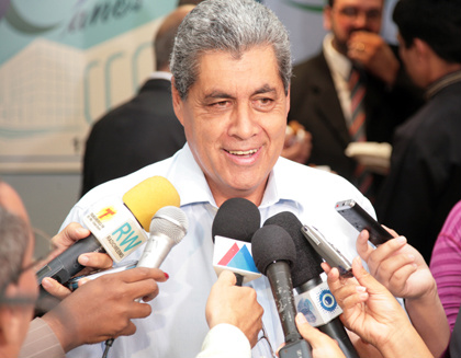 Governador repassa hoje a prefeituras recursos de transporte escolar e assistência social Governador repassa hoje a prefeituras recursos de transporte escolar e assistência social