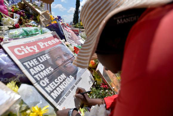 Pretória (África do Sul - 11/12/2013) - Sul-africanos foram prestar as últimas homenagens ao ex-presidente Nelson Mandela, no Union Buildings, Palácio do Governo (Marcello Casal Jr/Arquivo Agência Brasil)Marcello Casal Jr/Arquivo Agência Brasil