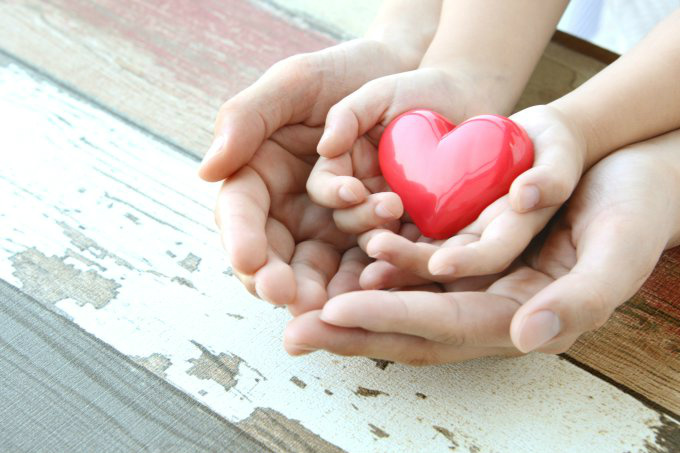 8 formas de incentivar seu filho a ser solidário