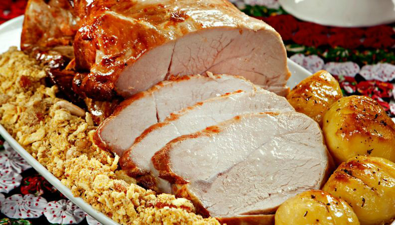 Pernil com batatinhas douradas: veja receita perfeita para o Natal