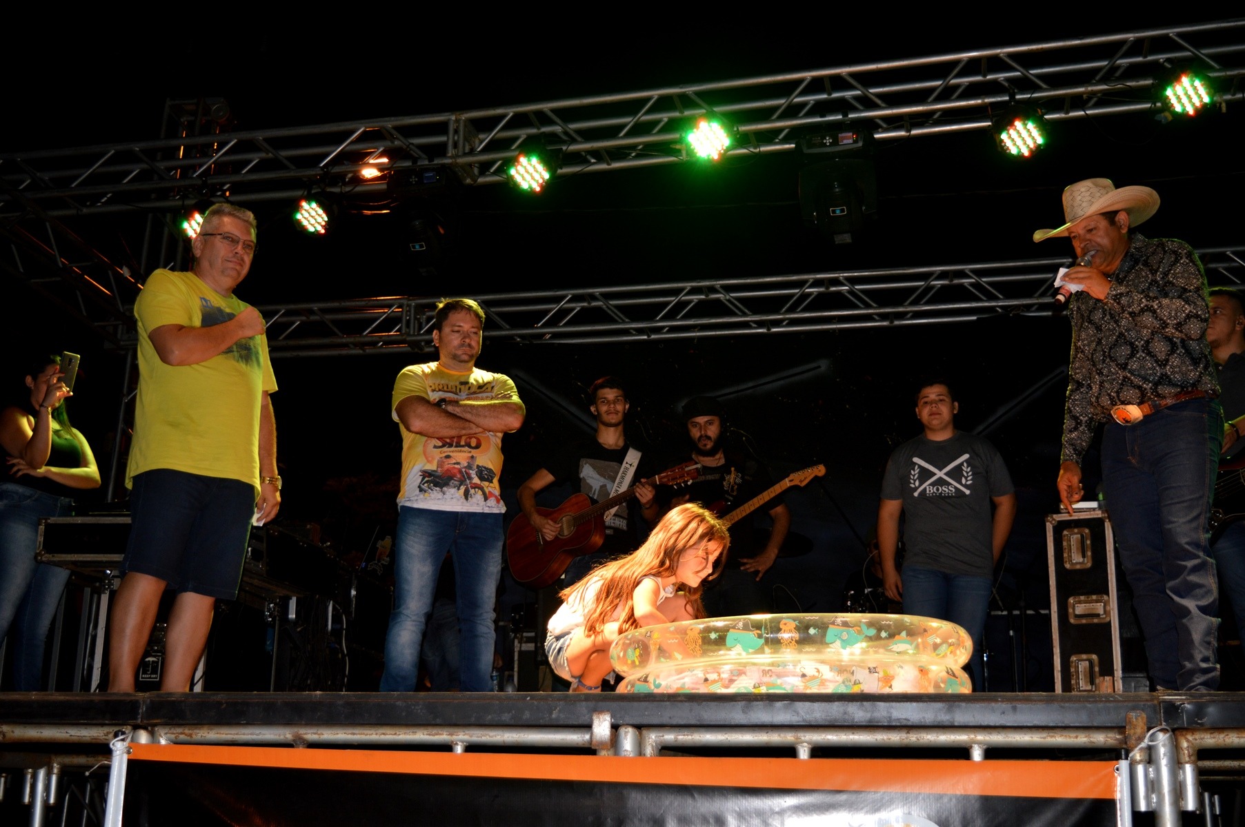 Silo Conveniência sorteou moto 0 KM nesse domingo (31), em Amambai A festa contou ainda com show ao vivo com as duplas João Marcio & Nathan e Bruno & Paulo Vitor / Foto: Moreira Produções