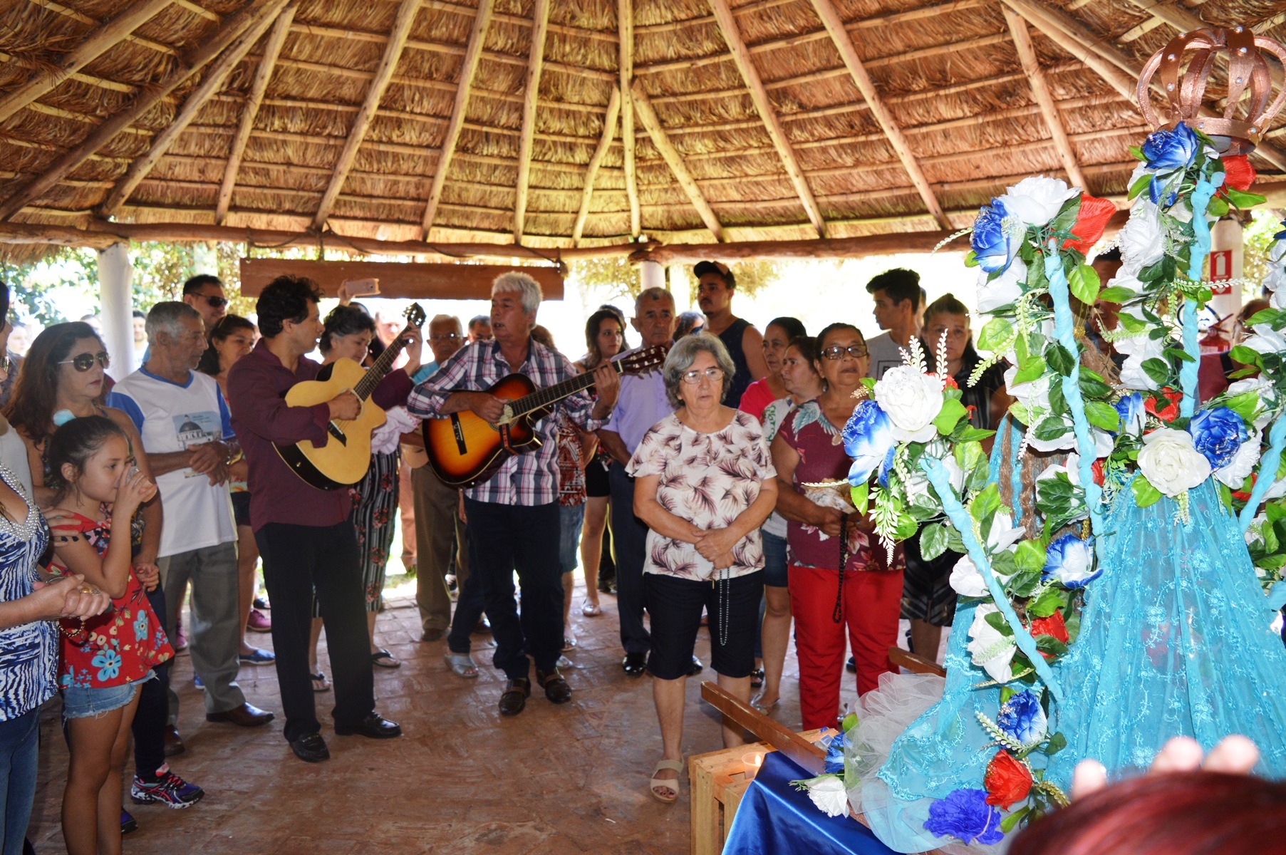 Virgem de Caacupé foi homenageada por comunidade católica de Amambai Almoço reuniu cerca de 100 pessoas no Clube do Tereré / Foto; Moreira Produções