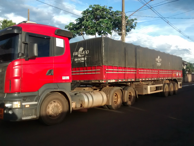 PMA apreende carreta com agrotóxico ilegal e autua empresa carioca