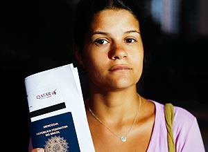 USP diz que aluna barrada em voo após piada deve pagar passagem Thaís Buratto da Silva, 24, impedida de embarcar em um voo para a Indonésia devido a uma piada feita por seu pai em SP