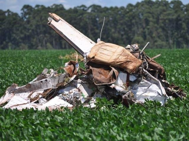 Aeronave caída em lavoura de soja de fazenda no interior do Estado (Foto: O Correio News)