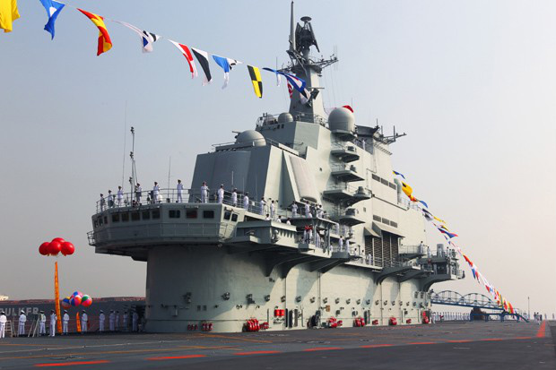 O primeiro porta-aviões da frota chinesa começou a operar nesta terça-feira (25). (Foto: Xinhua, Zha Chunming/AP)