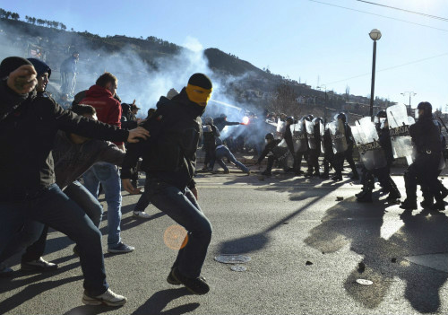 Protestos violentos na Bósnia-Herzegóvina são os mais intensos desde guerra de 1992-95